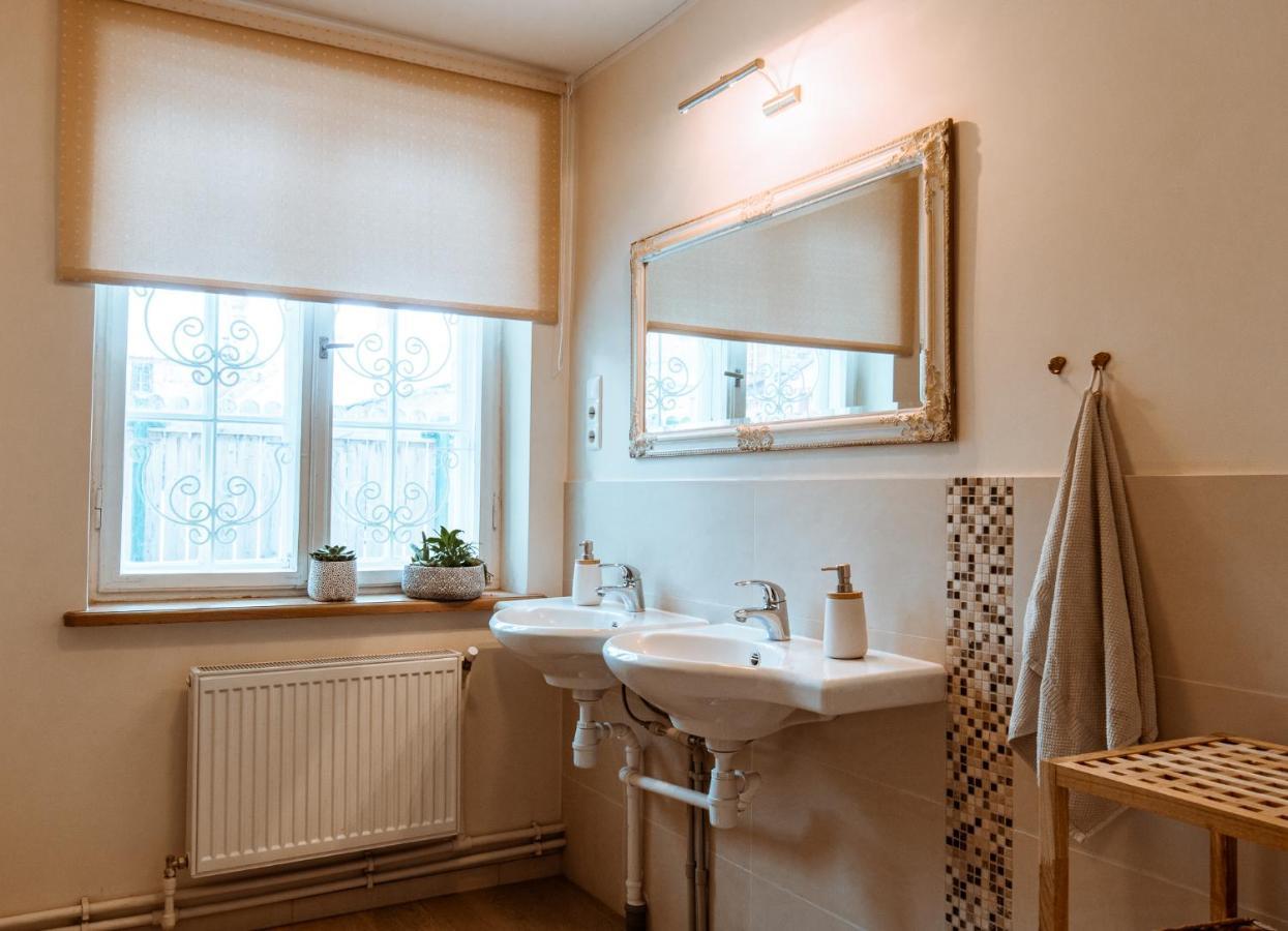 Guest House In Dobele City Center- Pilsetas Maja ภายนอก รูปภาพ