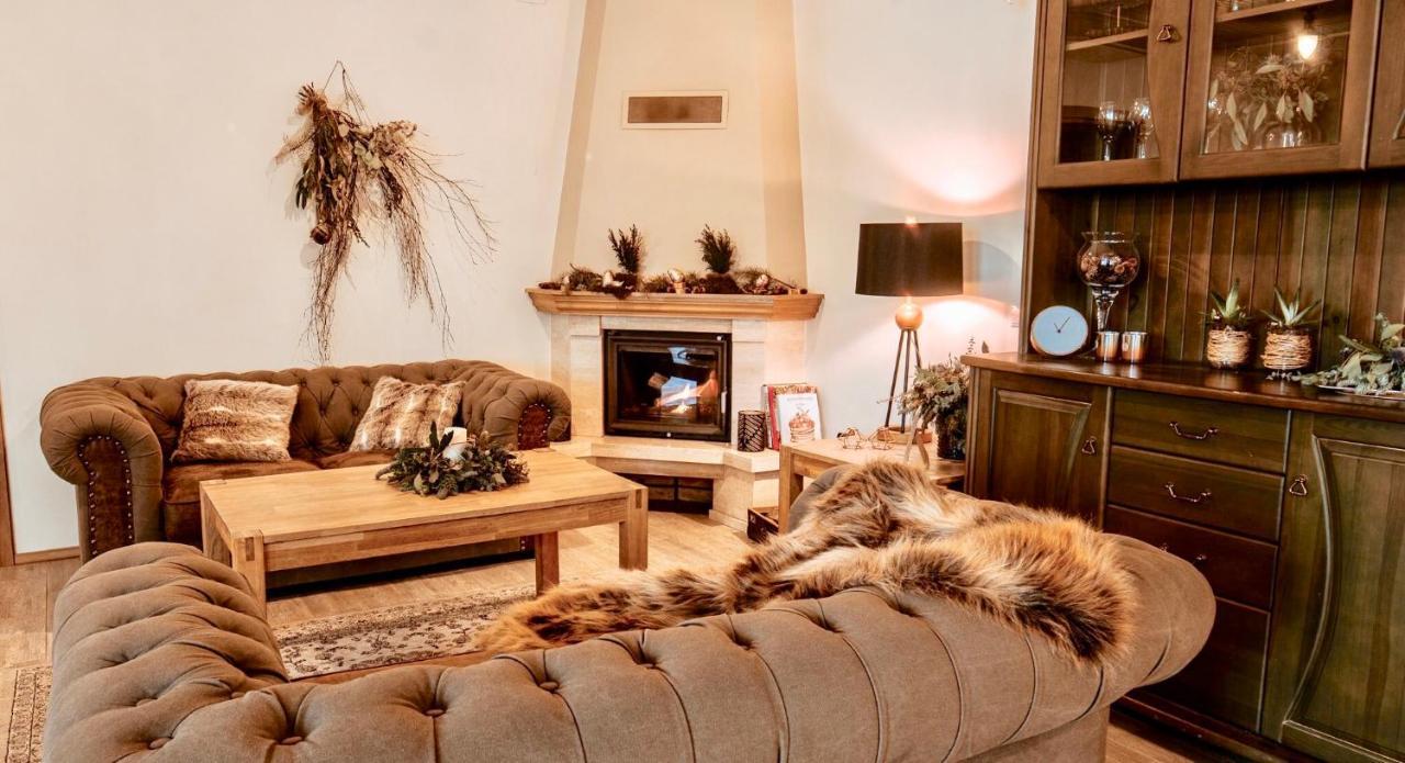 Guest House In Dobele City Center- Pilsetas Maja ภายนอก รูปภาพ